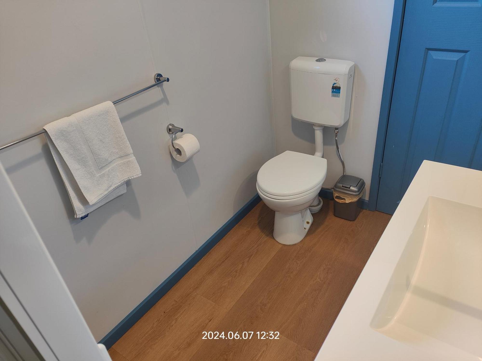 Wagga Wagga Tourist Park Hotel Room photo